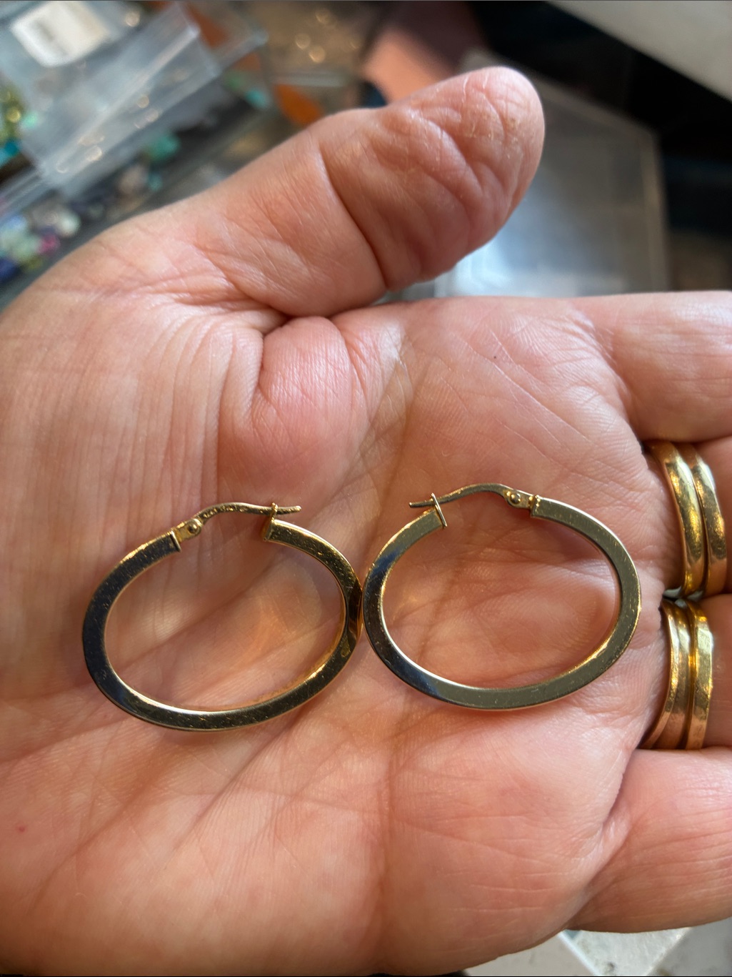 14k Gold Earrings Oval Hoops (2.05 Grams)